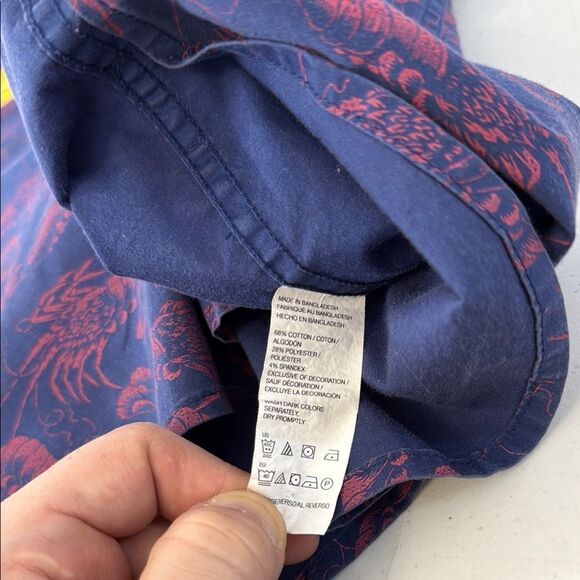 Izod Navy and Red Lobster Pattern Men's Shirt - Picture 2 of 4